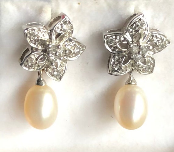 Stunning Vintage 14K White Gold Diamond Pearl Dro… - image 2