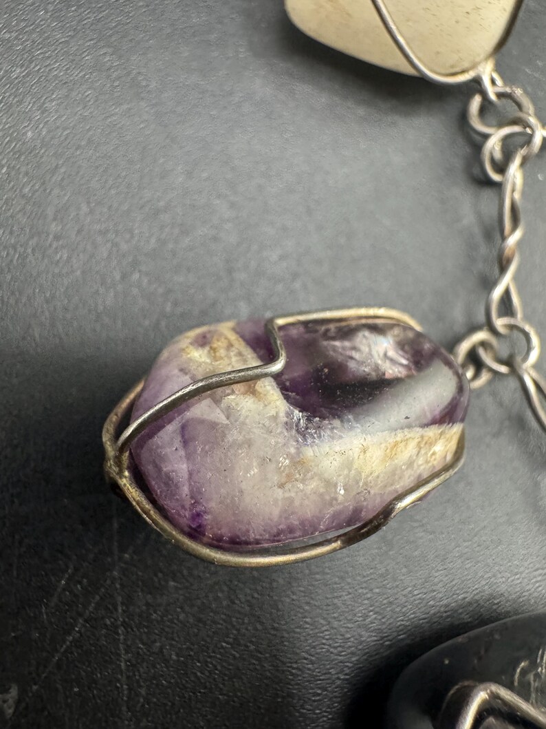 Pulseira vintage de ágata com pingentes, feita à mão com pedras polidas e gemas verdadeiras. imagem 6