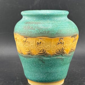Handgemaakte miniatuur keramische Bud Vase Studio Art decoratief turkoois groen en beige ondertekend LAM American Art aardewerk aardewerk pot