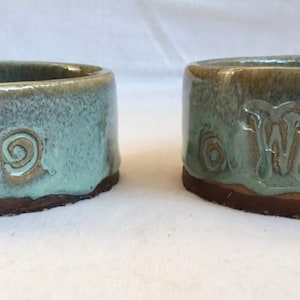 Conjunto de tigelas de cerâmica artesanais para animais de estimação, tigelas para comida e água para cães e gatos, verde-espuma do mar, tigelas para lanche com redemoinhos e esmalte salpicado