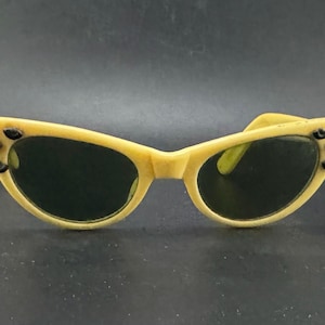 Óculos de sol estilo olho de gato vintage anos 1950 e 60, acessórios modernos, óculos estilo olho de gato, Gogo Era Calobar C 40-48, óculos de sol de grife, armações retrô MCM Eyewear não revisadas
