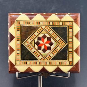 Liten spansk Taracea-intarsia med gångjärn, smyckeslåda, Kreisler Serrano Madrid, Spanien, morisk islamisk stil
