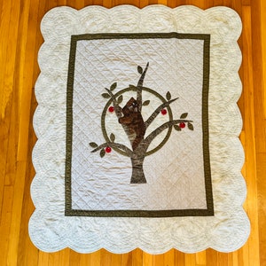 Vtg Handmade Appliqué Quilt Cat in Apple Tree Georgia Folk Art Wall Hanging Scalloped Throw Southern Primitive Country Farmhouse Cottagecore