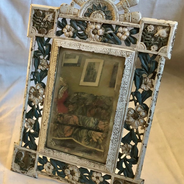 Ancien cadre photo victorien en fonte, miroir biseauté autoportant, fleuron en étoile sunburst, hiboux, décor steampunk universitaire sombre