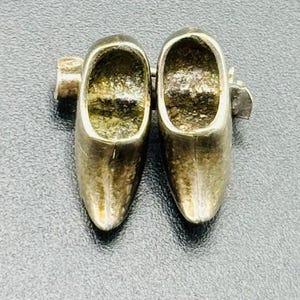 Vintage Silver Dutch Clogs Lapel Pin Miniature Dutch Shoes Tiny Brooch Adorable Unisex Lapel Pin Holland Souvenir