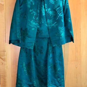 Gorgeous Vintage Green Silk Embroidered Chinese Dress Jacket Ensemble by Royal Lynne 1960s made in Royal Crown Colony of Hong Kong sz 10