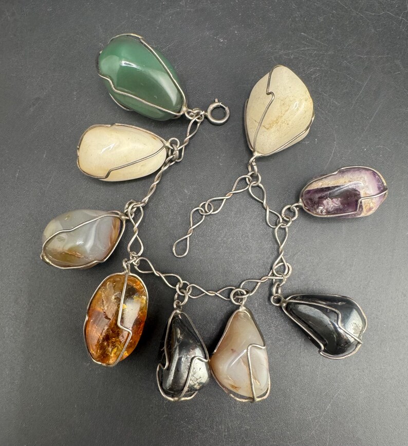 Pulseira vintage de ágata com pingentes, feita à mão com pedras polidas e gemas verdadeiras. imagem 2