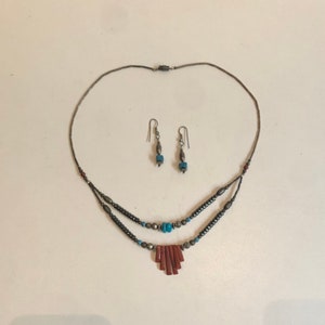 Vintage Flüssig Silber Türkis Koralle Jaspis Hämatit Perlen Festoon Choker Halskette & Passende Türkis Ohrringe Hippy Schmuck