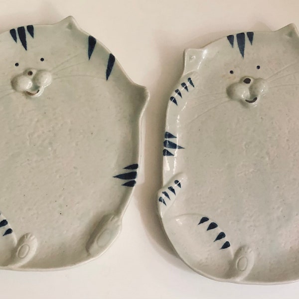 Pair Ceramic Art Pottery Kitty Cat Dishes Plates Whimsical Kittens Decorative Studio Artist Feline Decor Striped Tabby Tiger Kitties