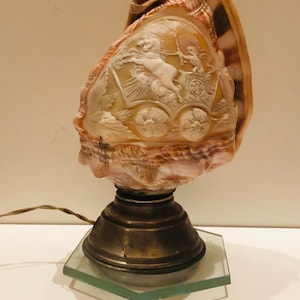 Abajur antigo de camafeu italiano com concha de concha Abajur de carruagem de Aurora Abajur de destaque Deusa da mitologia romana Avó costeira precisa de nova fiação como está