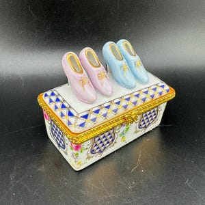 Vintage miniatyr porslin prydnadsask damer sko design fjärilsspänne Limoges stil mini behållare med lock pillerbox