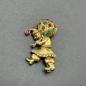 Old Timey Vintage Santa Claus Christmas Brooch Kris Kringle Delivering Presents Gifts Holiday Pin Merry Xmas Gift Jolly Elf Saint Nick