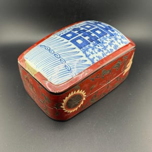 Antique Chinese Porcelain Shard Inlay Cinnabar Red Enamel Keepsake Trinket Box Jewelry Box Cobalt Blue & White Lucky Shou Sweet Pea Scroll