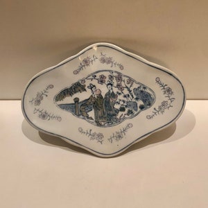 Small Vintage Chinese Scalloped Decorative Dish with Geisha Concubines Pink Flowers Tray Oriental Footed Platter