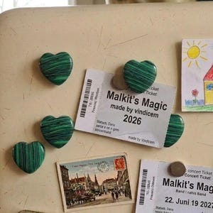 Acryl-Herzen mit Malachit-Wirbelmuster (extra stark, N52) – Set mit grünen Herzmagneten, Deko-Elemente aus Malachit-Imitat fürs Büro, Geschenkidee aus der Natur