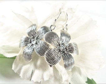 SIlver Flower Petal Blossom Earrings Gift for Nature Lover Flower Lover Gifts Dangle Flower Petals Gardener Presents for Women Teens Girls