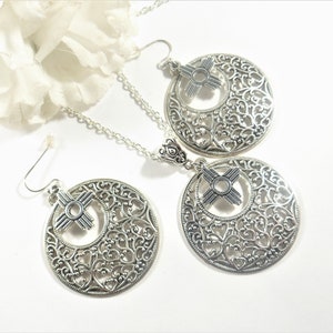 Silver Zia Jewelry Set: Southwestern Earrings and Necklace