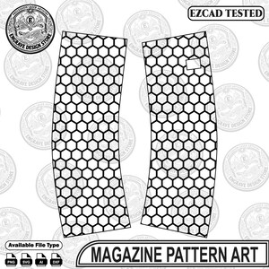 Peut inclure: Un design graphique numérique présentant deux panneaux incurvés et allongés recouverts d'un motif en nid d'abeille noir et blanc répétitif. Le panneau droit comporte une petite découpe rectangulaire. Le texte EZCAD TESTED et MAGAZINE PATTERN ART est visible.
