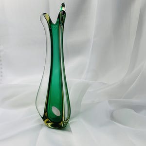Jarrón Murano Sommerso, cristal verde con borde de tres dedos, cristal artístico italiano.