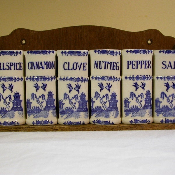 Vintage Blue Willow Spice Rack, Wall Hanging in Very Good Condition
