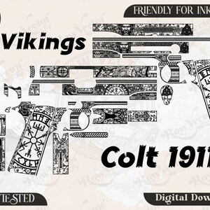 Könnte beinhalten: Eine digitale Schwarz-Weiß-Vektordatei mit einem Colt 1911 Pistolen-Design, verziert mit komplexen, von Wikingern inspirierten Mustern, darunter nordische Symbole, Runen und Kriegermotive. Der Text Vikings und Colt 1911 ist enthalten.
