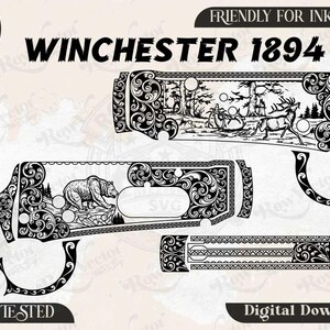 Könnte beinhalten: Eine schwarz-weiße digitale Vektordatei für eine Winchester 1894 Gewehrgravur. Das Design zeigt komplizierte Schnörkel, eine Waldszene mit einem Hirsch und einen Bären auf einem Felsvorsprung. Der Text umfasst Row vector svg, Winchester 1894 und Friendly for Inkspace.