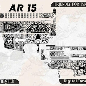 Puede incluir: Un archivo vectorial digital en blanco y negro para AR 15 con patrones complejos de inspiración nórdica, que incluyen un guerrero barbudo con casco, un árbol de la vida y diseños de nudos geométricos. Los formatos de archivo son SVG, PNG, DXF y JPEG.