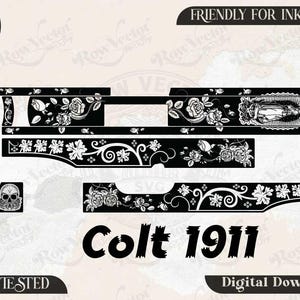 Könnte beinhalten: Eine schwarz-weiße digitale Vektordatei für ein Colt 1911 Pistolengriff-Design. Die Grafik zeigt komplexe Blumenmuster mit Rosen, Blättern, einem Totenkopf, einer religiösen Figur und dem Text Colt 1911. Die aufgeführten Dateiformate sind SVG, PNG, DXF und JPEG.