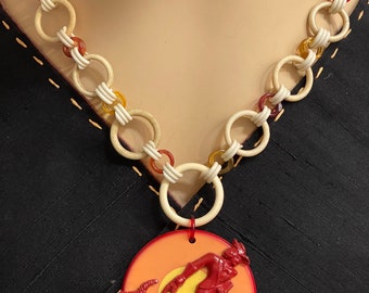 Collana in Bakelite e vecchia Plastica e celluloide con Cane ART DECO