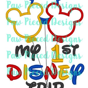 Puede incluir: Tres globos con forma de cabeza de Mickey Mouse en rojo, amarillo y azul, con el texto "My 1st Disney Trip" en negro, rojo, amarillo y azul.
