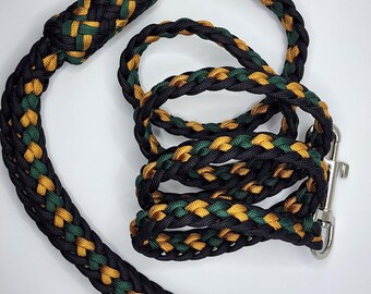 Handmade paracord dog leash