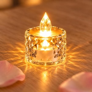 Velas de LED em formato de chá com revestimento transparente facetado, vela a bateria com efeito âmbar tremeluzente.