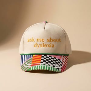 Cappellino da camionista personalizzato ricamato, berretto snapback retrò con patchwork e testo personalizzato.