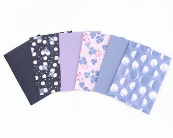 6 minicuadernos (3 lisos y 3 estampados), 3 x 4 pulgadas, encuadernados con grapas, tapa blanda