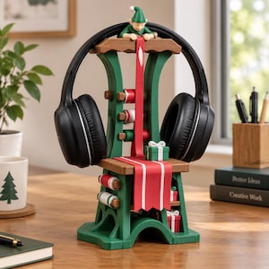 Soporte para auriculares Tiny Elf Workshop, decoración navideña pintada a mano para escritorio de juegos, soporte para auriculares navideño impreso en 3D, accesorio festivo para la oficina.
