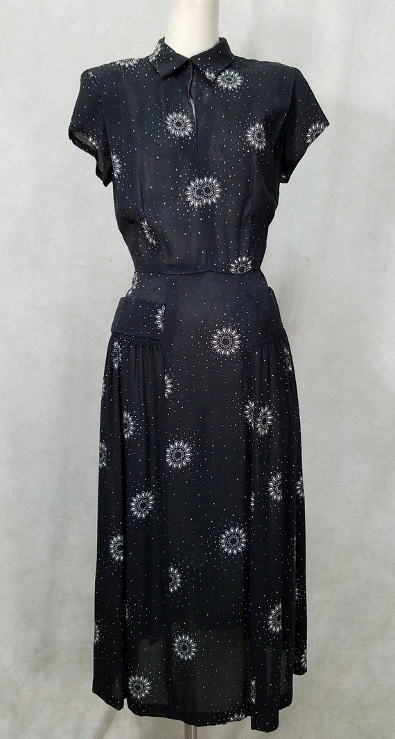 1940s Dress Sunburst Design Nipped Hips Rockabilly