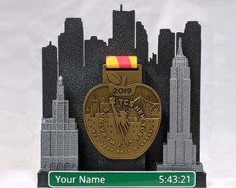 Exhibidor de medallas de la carrera de la ciudad de Nueva York -Personalizado con nombre y tiempo, colores personalizados disponibles-