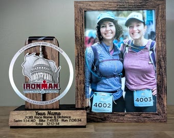 Expositor de medallas con dorsal o foto 2 en 1. Ideal para carreras, maratones, triatlones, deportes y logros. Caja de sombras personalizada.
