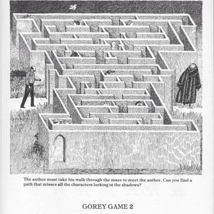 Puede incluir: Ilustración en blanco y negro de un laberinto con figuras y el texto "GOREY GAME 1". El texto dice: "El autor debe caminar por el laberinto para encontrarse con el autor. ¿Puedes encontrar un camino que evite a todos los personajes que acechan en las sombras?"
