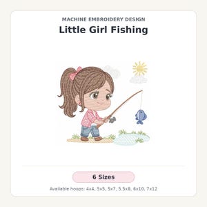 Pode incluir: Design de bordado à máquina intitulado Little Girl Fishing apresentando um personagem de desenho animado com cabelo castanho em rabo de cavalo, vestindo camisa rosa e jeans azul, segurando uma vara de pescar com um peixe azul, um sol amarelo e nuvens.