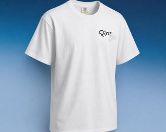Camiseta Pingu Ouvindo Música, Estampa Retrô em Vinil nas Costas, Camiseta de Algodão Tingida em Peça