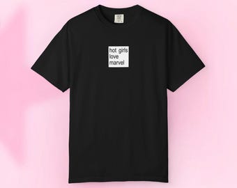Camiseta com estampa "Garotas Sensuais Amam a Marvel" | Camiseta minimalista para fãs de super-heróis | Camiseta oversized estilo vintage