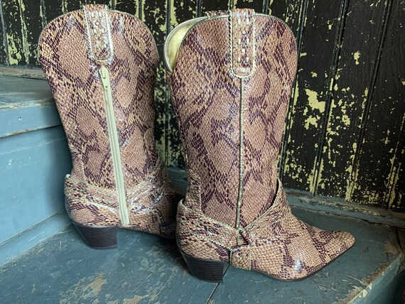 Western Faux Snakeskin Pointy Brown Boots with Go… - image 2