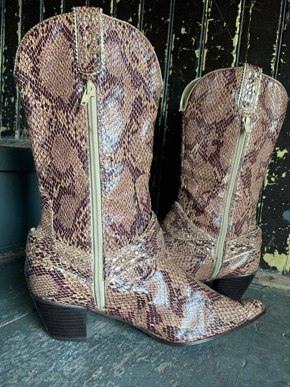 Western Faux Snakeskin Pointy Brown Boots with Go… - image 3