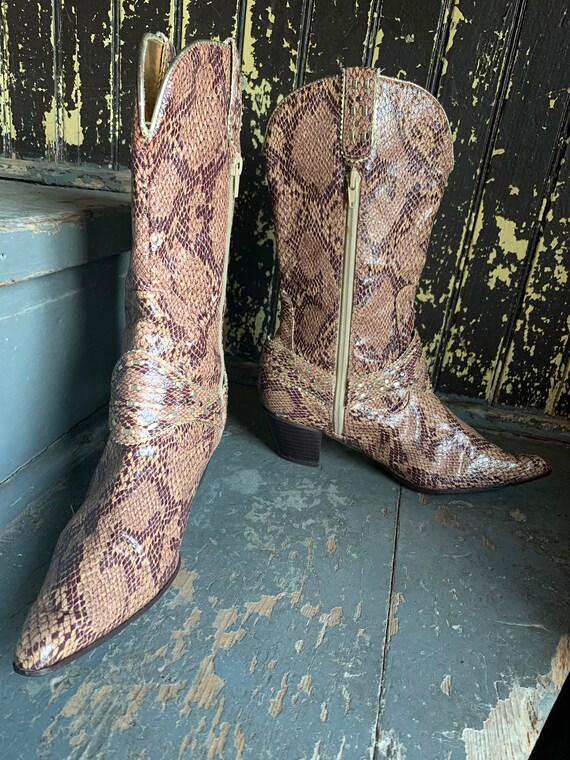 Western Faux Snakeskin Pointy Brown Boots with Go… - image 9