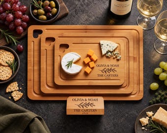 Juego de tabla de cortar de bambú orgánico carbonizado personalizado con soporte, regalo de Navidad grabado a medida para ella, regalo de boda y de inauguración de casa.