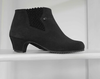 Vintage 60 Bottine en daim noir à talon col fourré