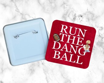 Run the Dang Ball Game Day Button: College Football Accessoires
