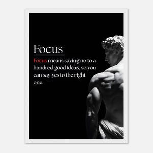 Puede incluir: Un póster de pared en blanco y negro con una estatua de mármol clásica de una figura musculosa vista desde atrás. El texto dice: Focus. Focus means saying no to a hundred good ideas, so you can say yes to the right one.