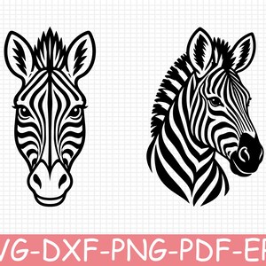 Può includere: Due illustrazioni grafiche in bianco e nero di una testa di zebra. L'immagine a sinistra mostra una vista frontale, mentre l'immagine a destra mostra un profilo. Il testo SVG-DXF-PNG-PDF-EPS è stampato in bianco nella parte inferiore.
